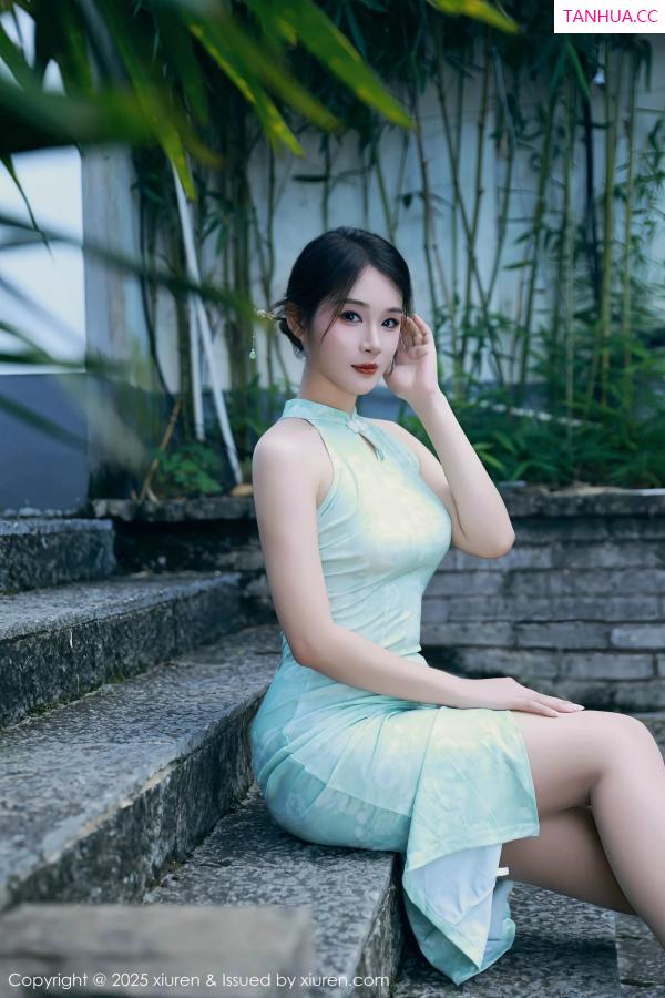   [XiuRen]高清写真图 2025.07.11 No.10538 南乔 绿色旗袍第10张图片